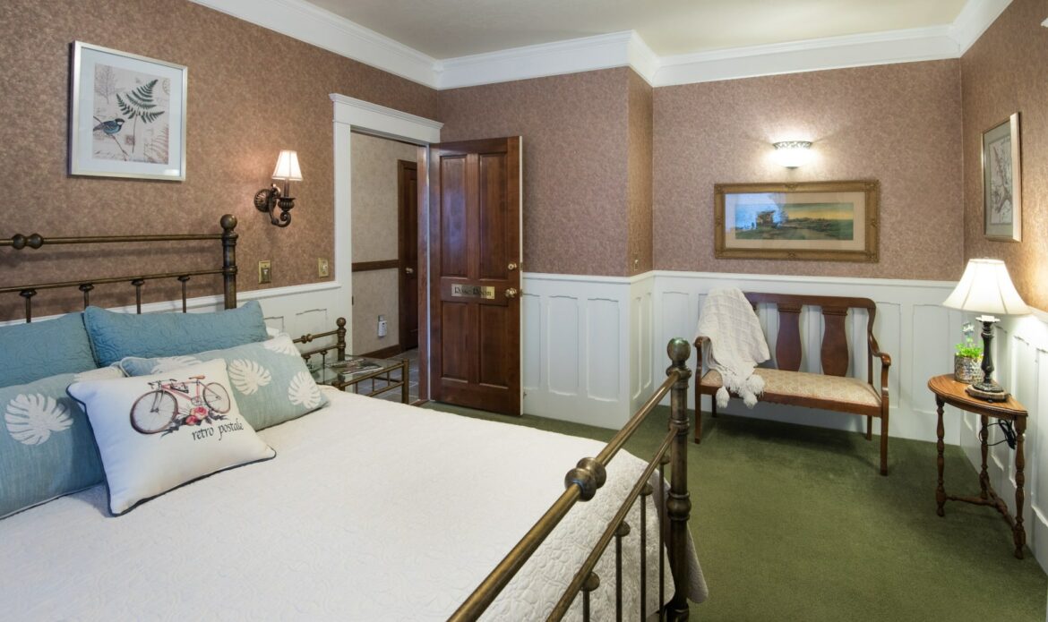 The Rose Room, Washington Woodland Estate